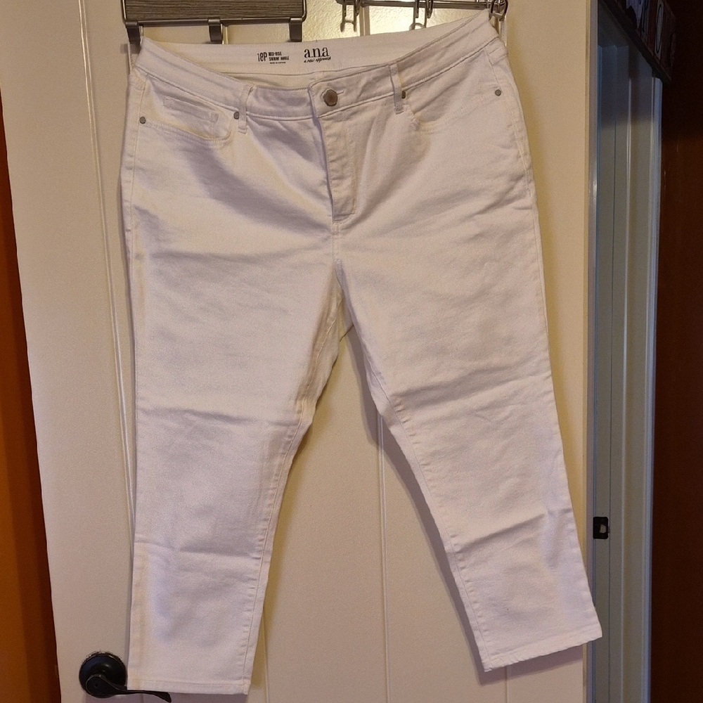 a.n.a Women's Cropped White Jeans